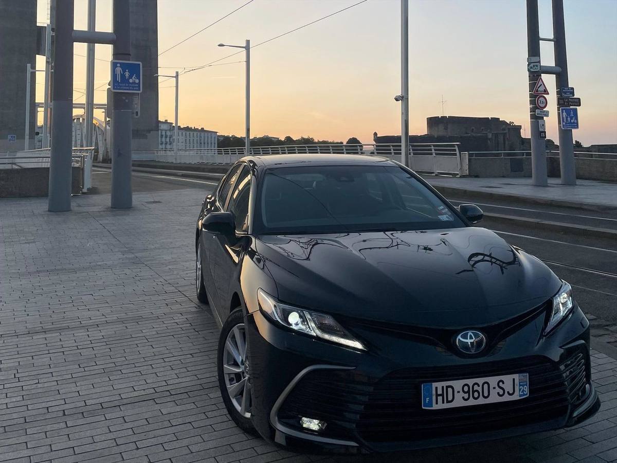 Toyota Camry AlloAlex à Brest au crépuscule